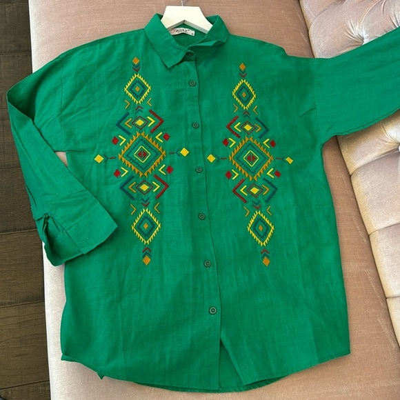 NWOT EMBROIDERED BUTTON DOWN SHIRT SIZE M - Picture 12 of 17